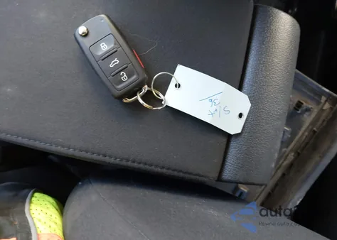 2017 Volkswagen Tiguan z USA, uszkodzony, nr VIN WVGBV7AX8HK049196